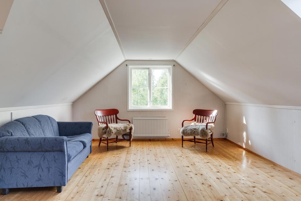 Allrum på övervåningen, om. man behöver fler sovrum går det att lösa ganska enkelt här.