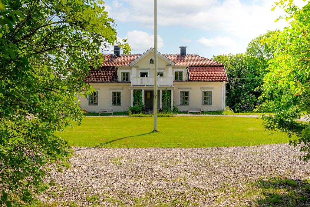 Vackert med klassisk gräsrondell 