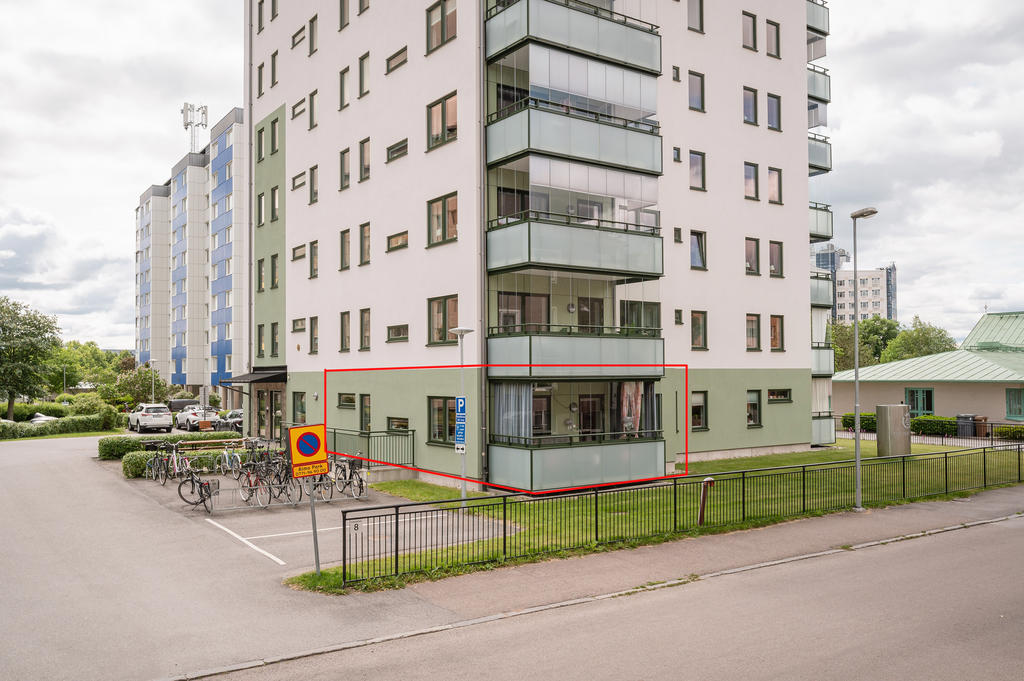 Gavelläge och inglasad balkong!