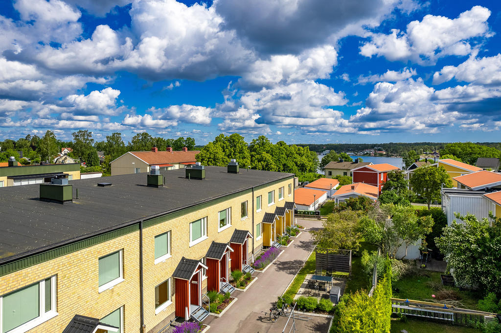 Beläget ett stenkast från Gamlebyviken med badmöjligheter