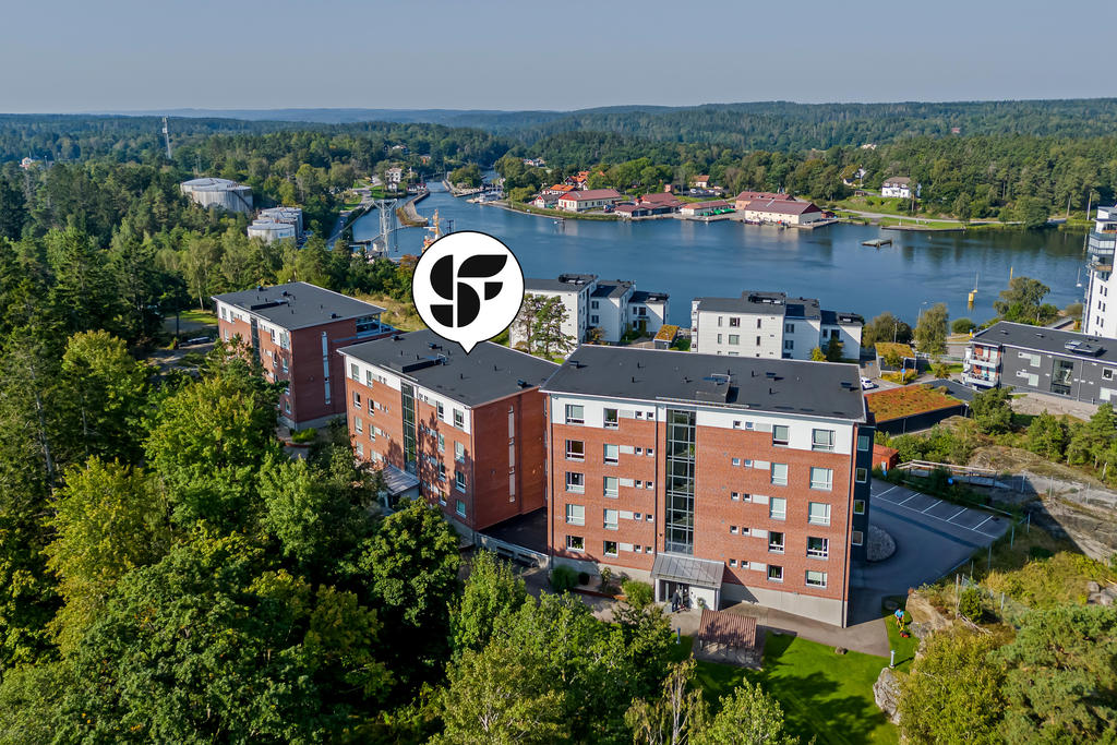 Oslagbart läge i en av stadens bästa och mest välskötta föreningar.