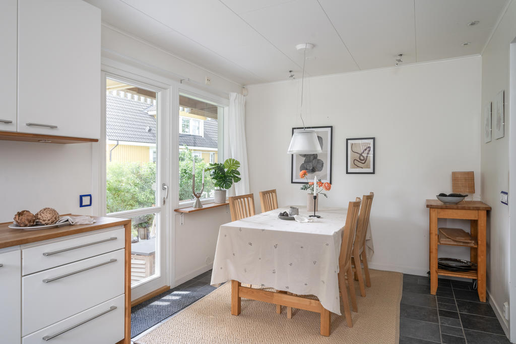 Generös matplats, med utgång till...