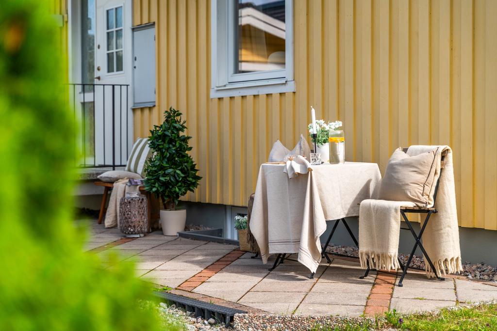 Stensatt uteplats i NV