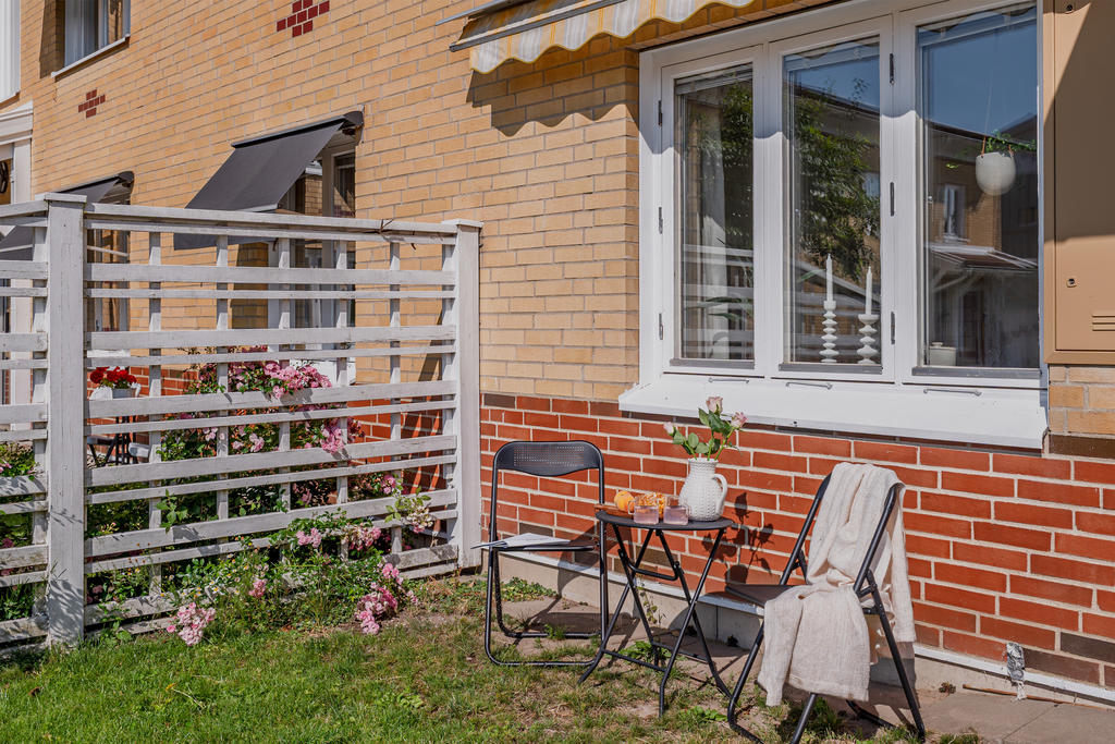 Framsidan har också möjlighet till liten sittgrupp!
