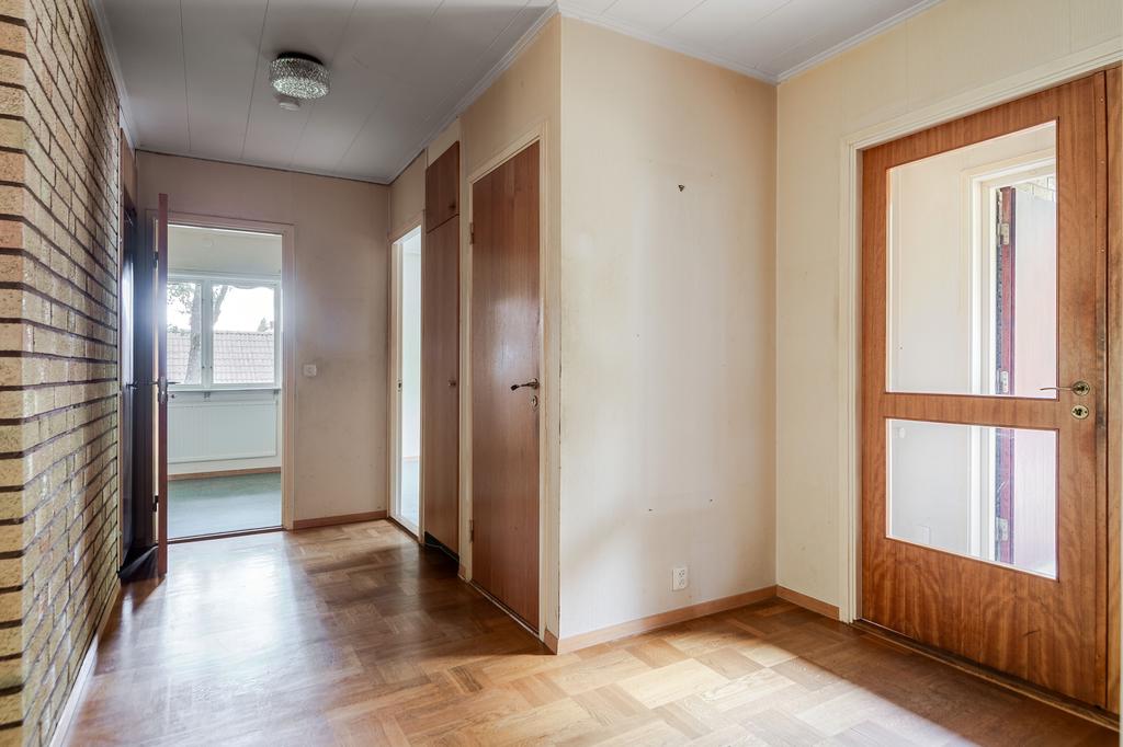 Fräckt med tegelväggen inomhus 