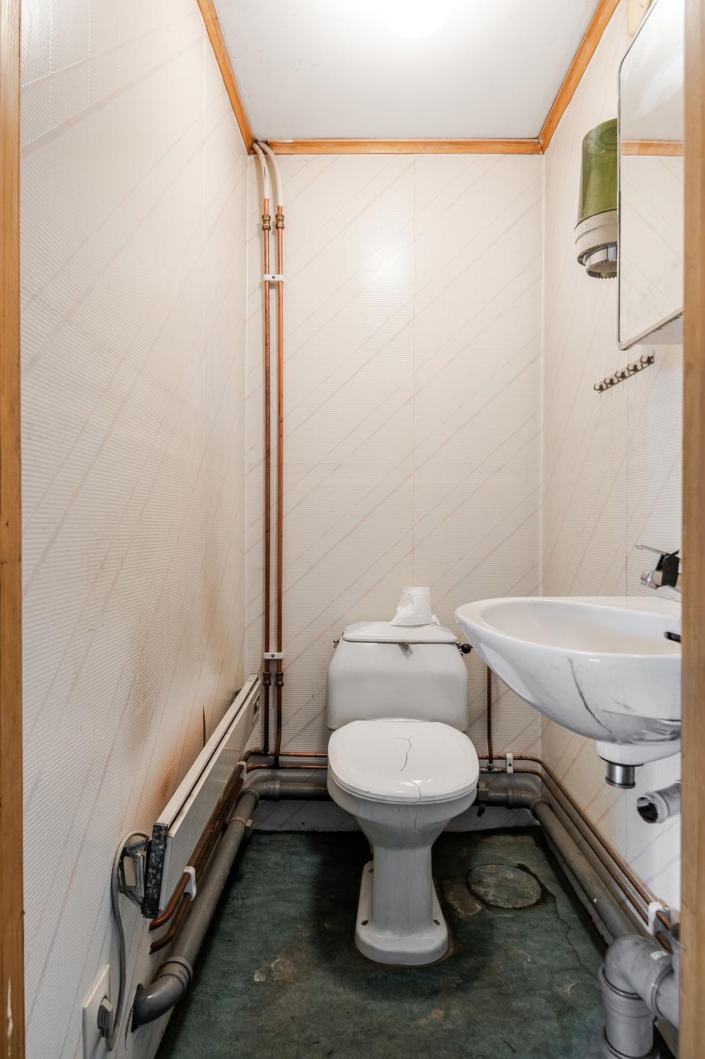 WC i garage. (Ej i bruk)