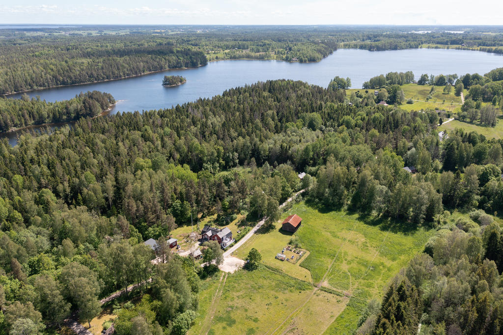 Vacker vy över landskapet. Närhet till sjö!