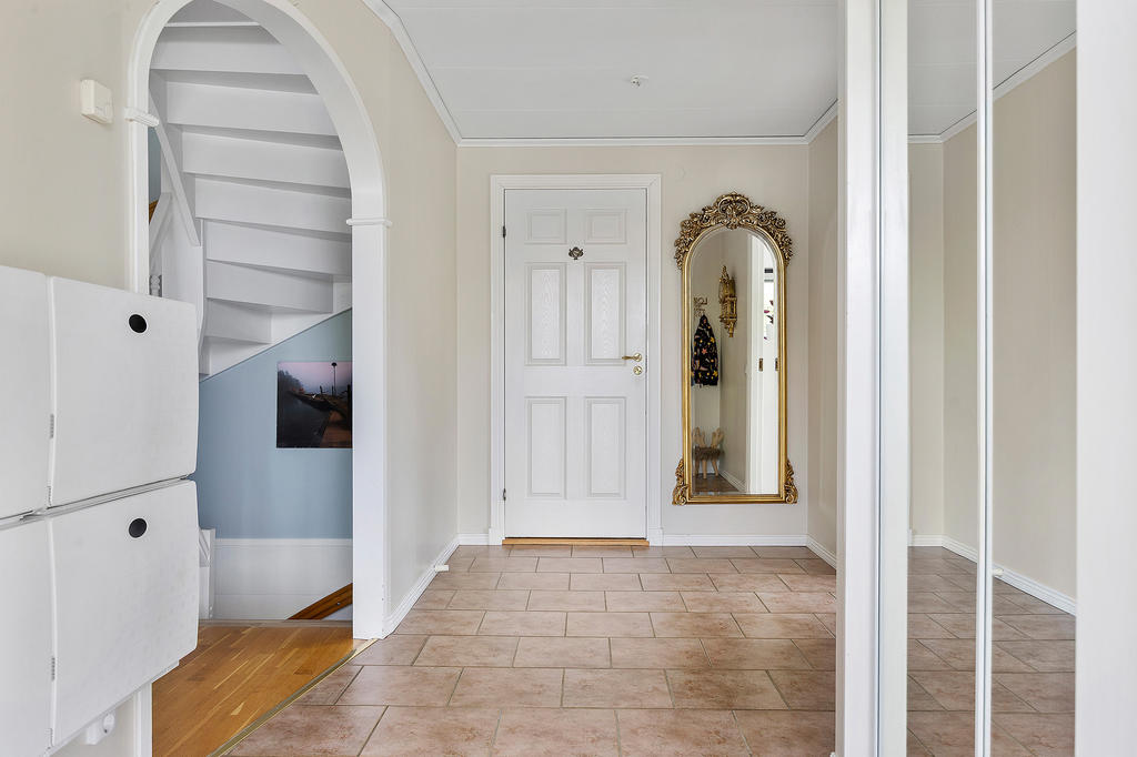 Hall på entréplan