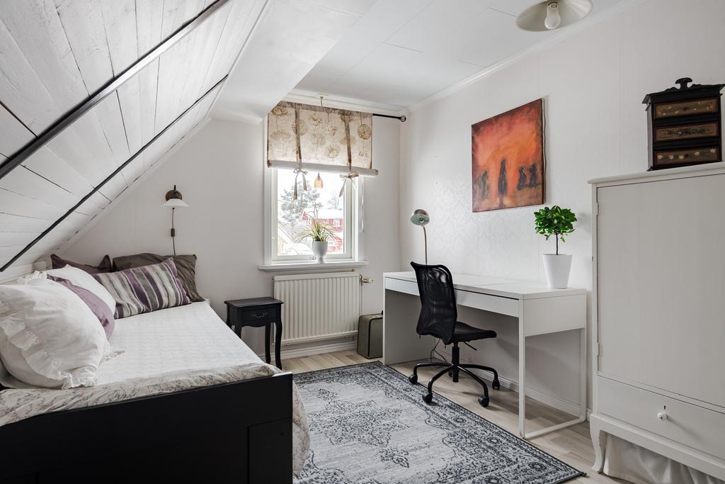 Sovrum 2 på ovanvåningen