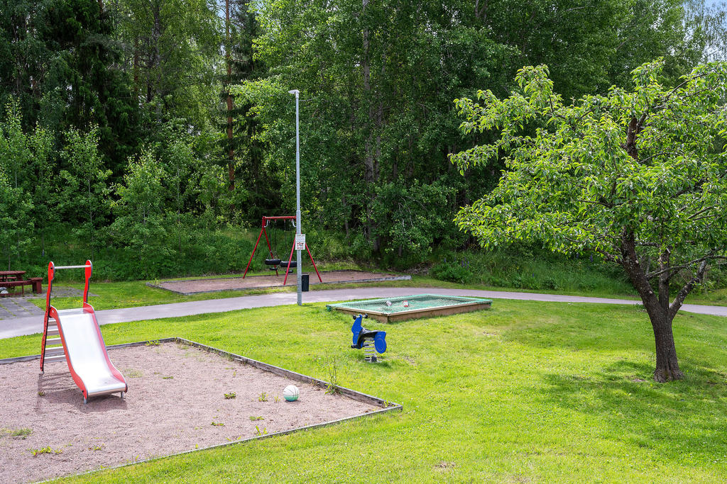 Lekparken ligger utanför lägenheten. 