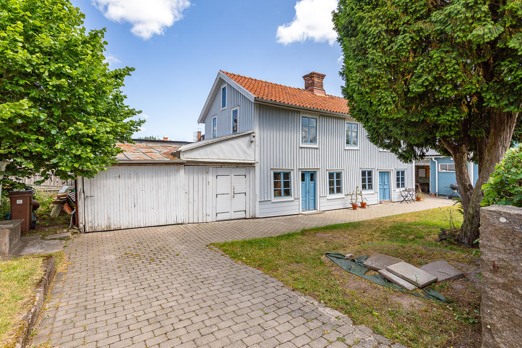 Garage rakt fram