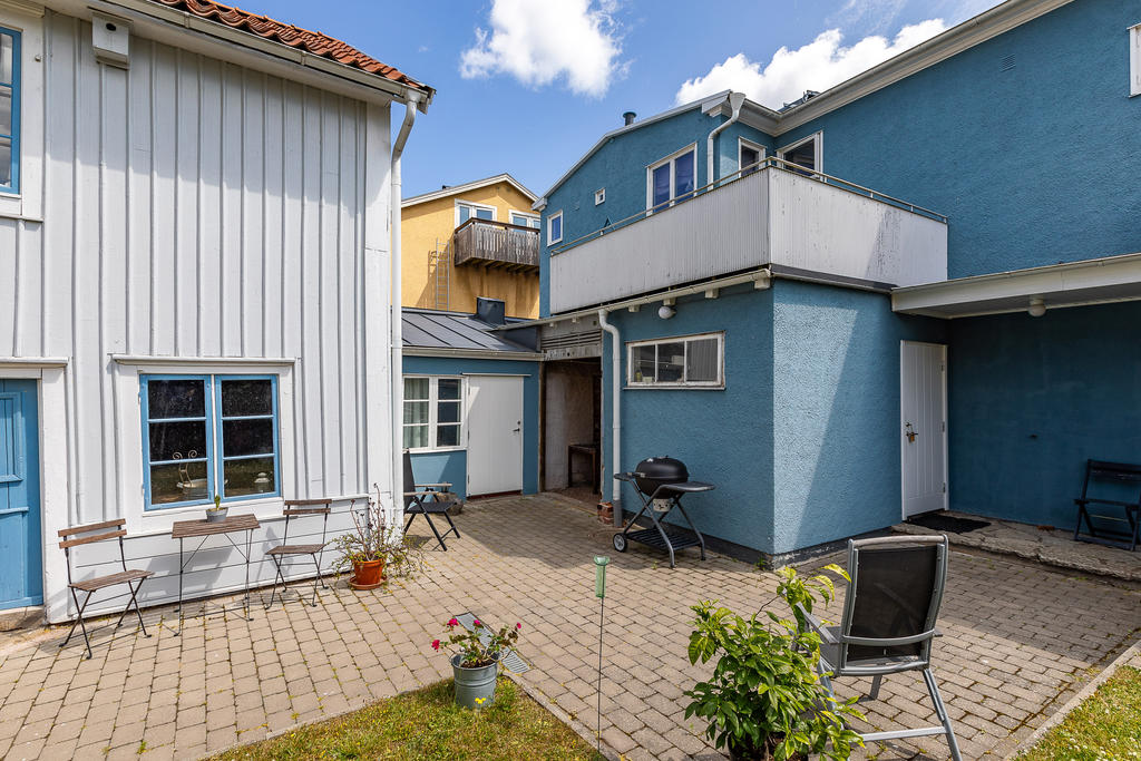 Ingången till spa-avdelningen ligger mellan huskropparna 