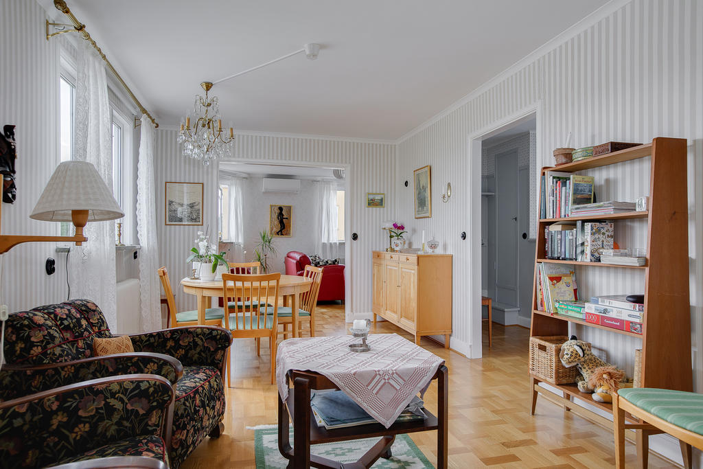 Tre rum i fil, fantastiskt flöde i vardagsrum och tv-rum, lätt att dela av