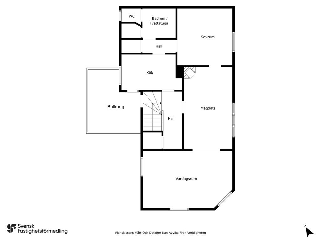 Övervåningen med lägenheten och balkong