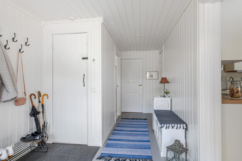 Rymlig hall med bra förvaring