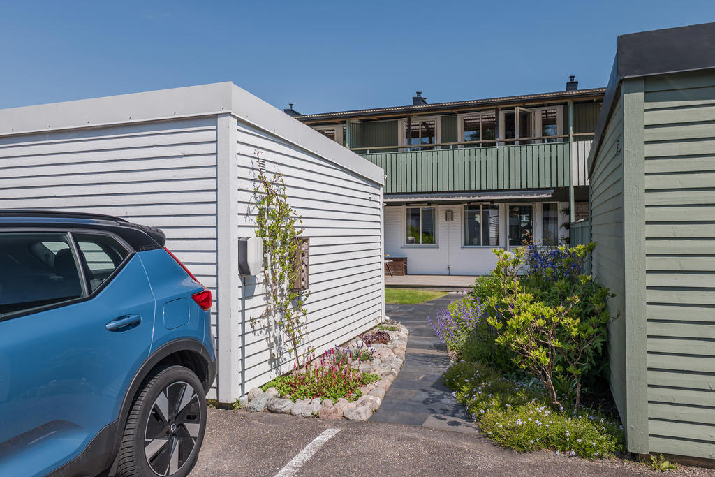 Parkeringsplats i direkt anslutning