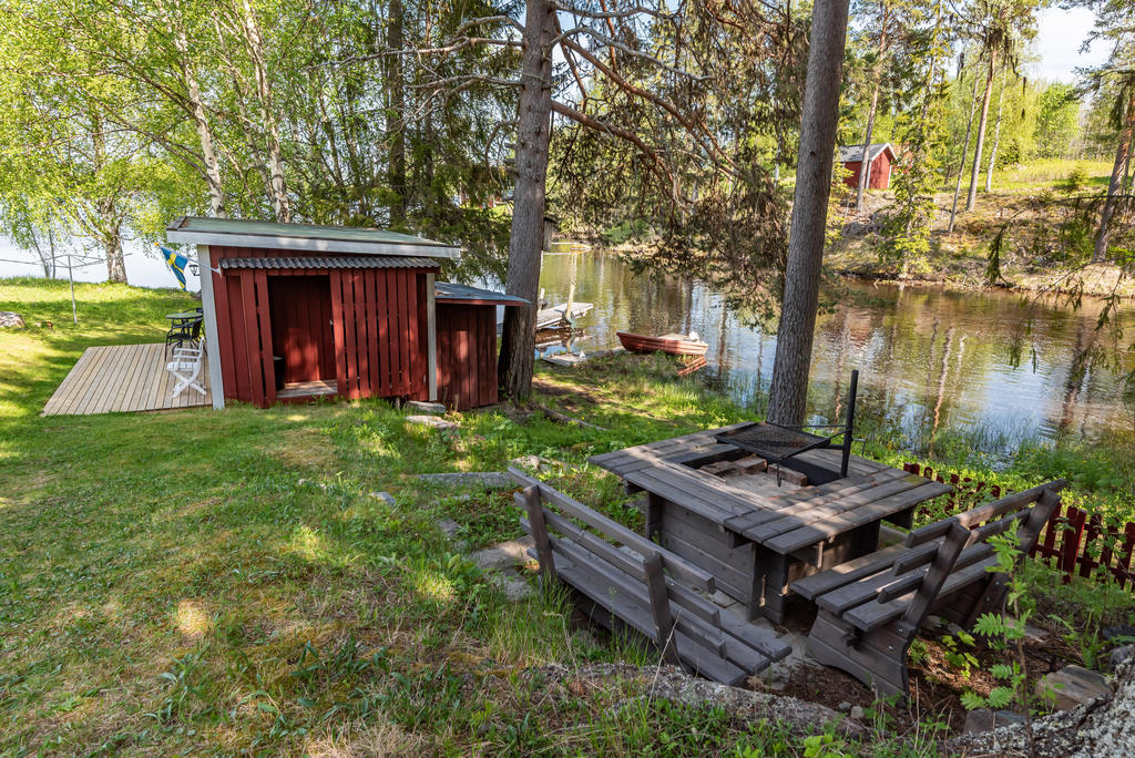 Grillplats nere vid vattnet