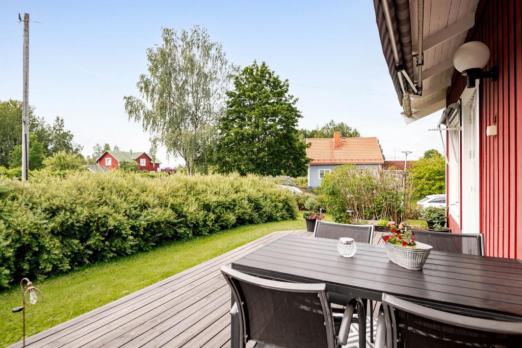 Utsikten från altanen. 