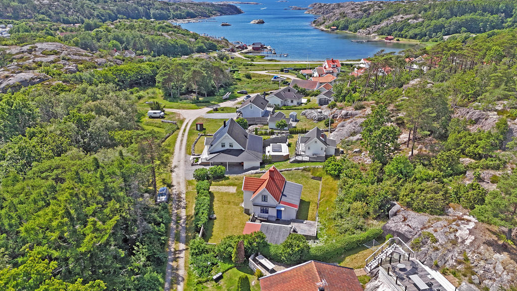 Huset med havet i väster i bakgrunden