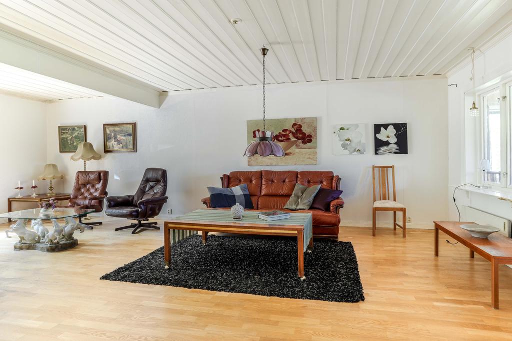 Vardagsrum på bottenplan