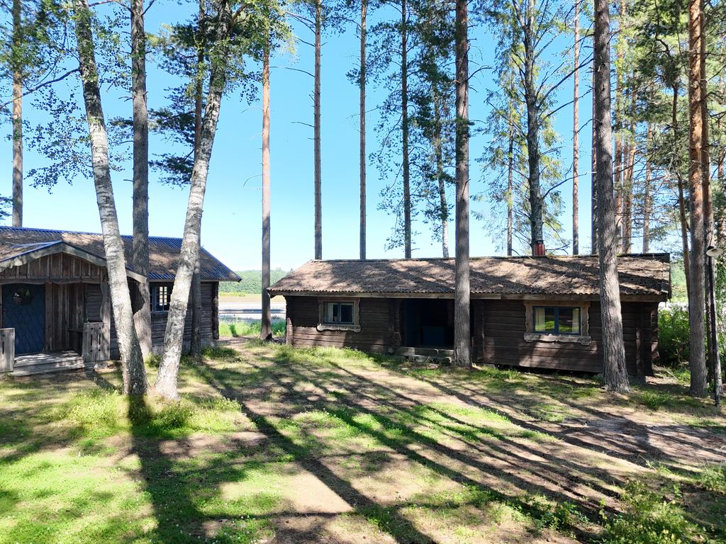Gamla keramikverkstaden till höger 