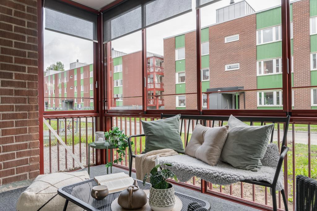 Stor härlig inglasad balkong