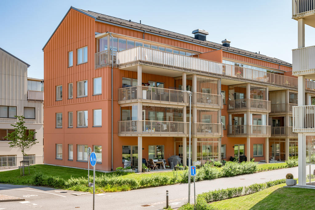 Perfekt belägen tack vare att det är en gavel. Sol på balkongen till sen kväll.