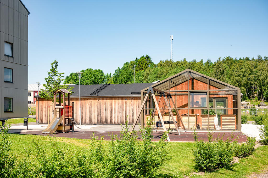 Föreningens trivsamma gemensamhetslokal kan hyras för en billig peng när det är dags för kalas!