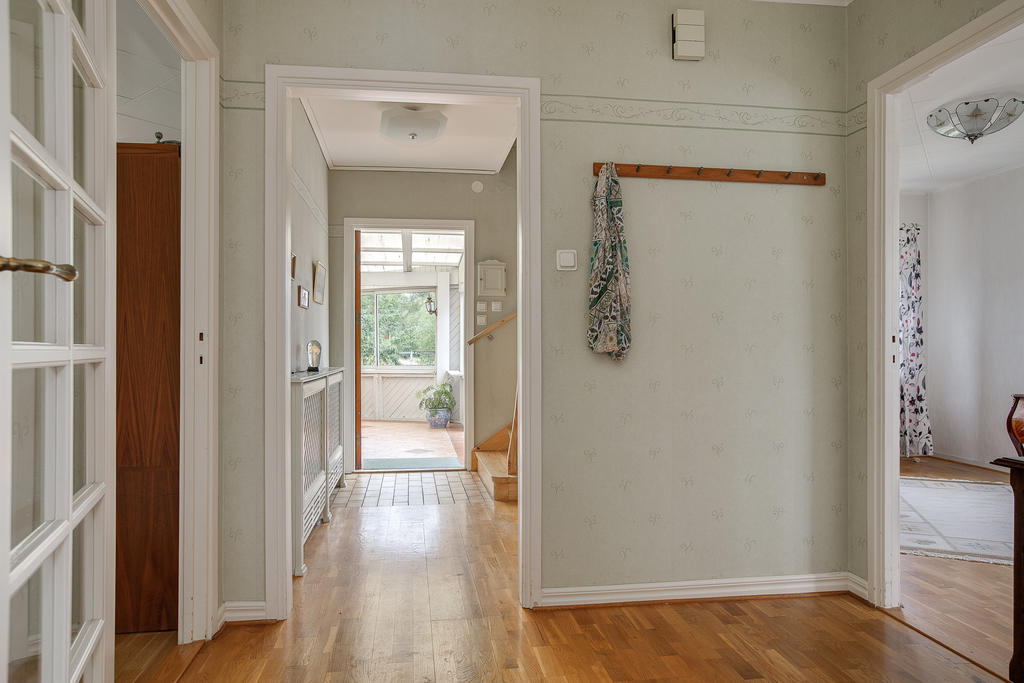 Hall som leder till entréplanets rum