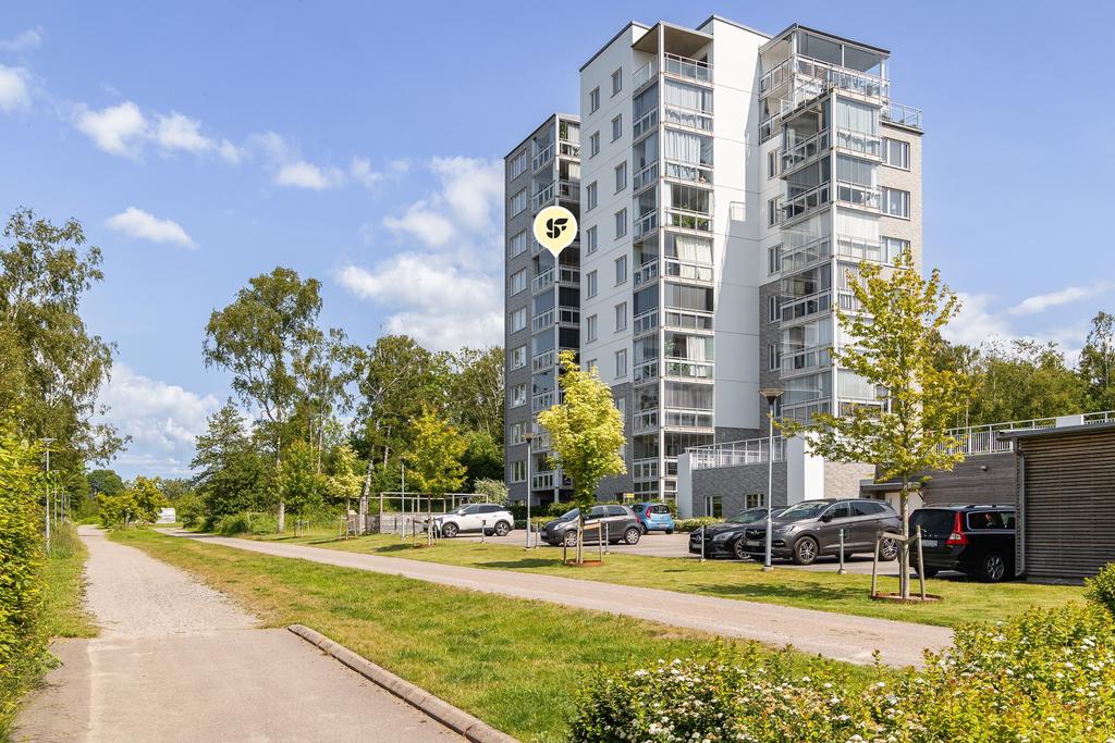 Bostaden är belägen på våning 6 av 9