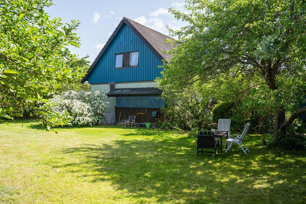 Gavel vetter mot den stora trädgården