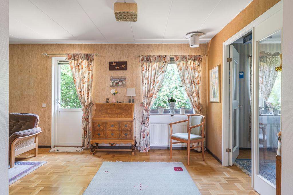 Utgång till uteplats på baksida