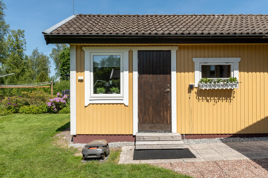 Entré till gäststuga