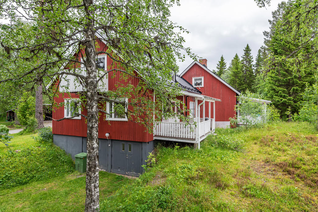Husen har överbyggda altaner