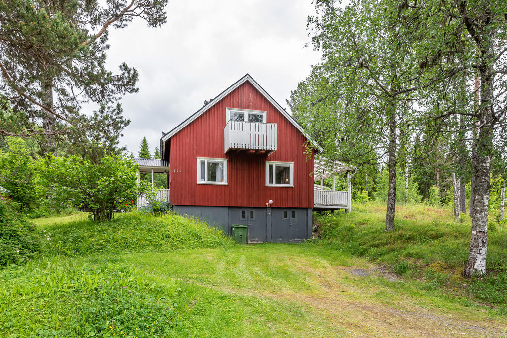 Garageportar till källarplan