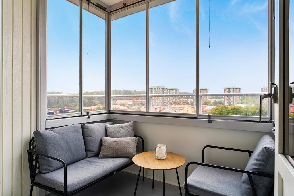 Stor balkong med fantastisk utsikt och härlig kvällssol