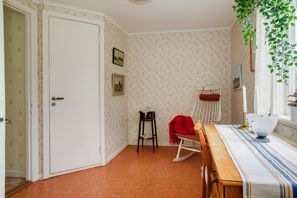 Sovrum eller ett litet kontor på entréplan