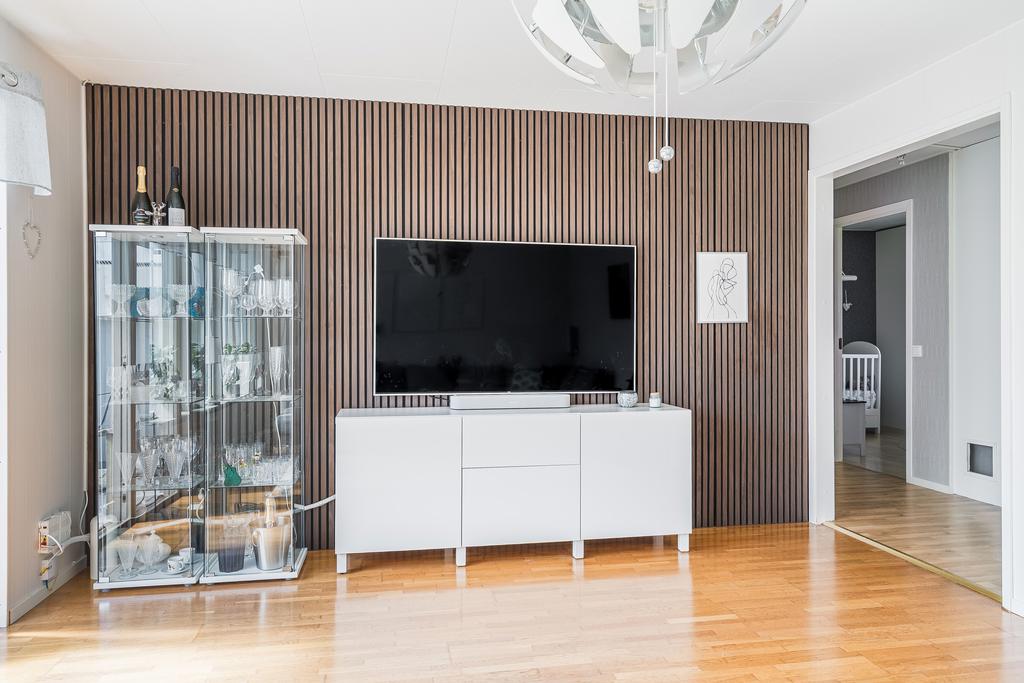 Vardagsrum med access till hall