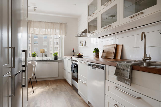 Smakfullt kök med matplats