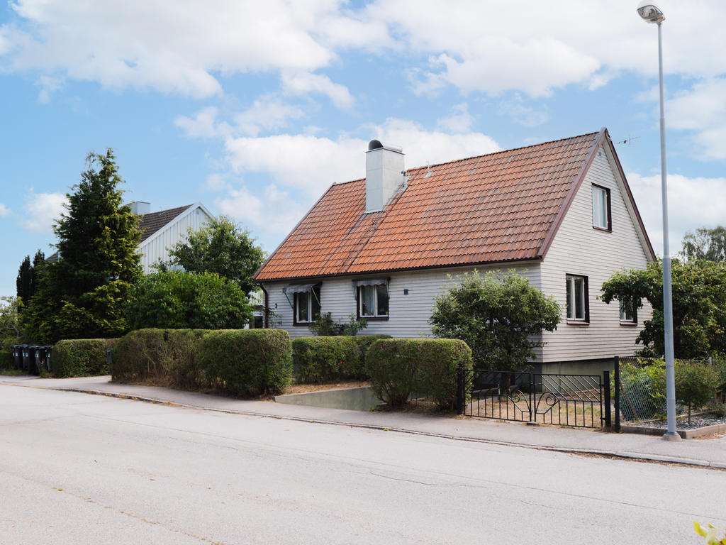 Svangatan 3, fristående garage samt i källarplan