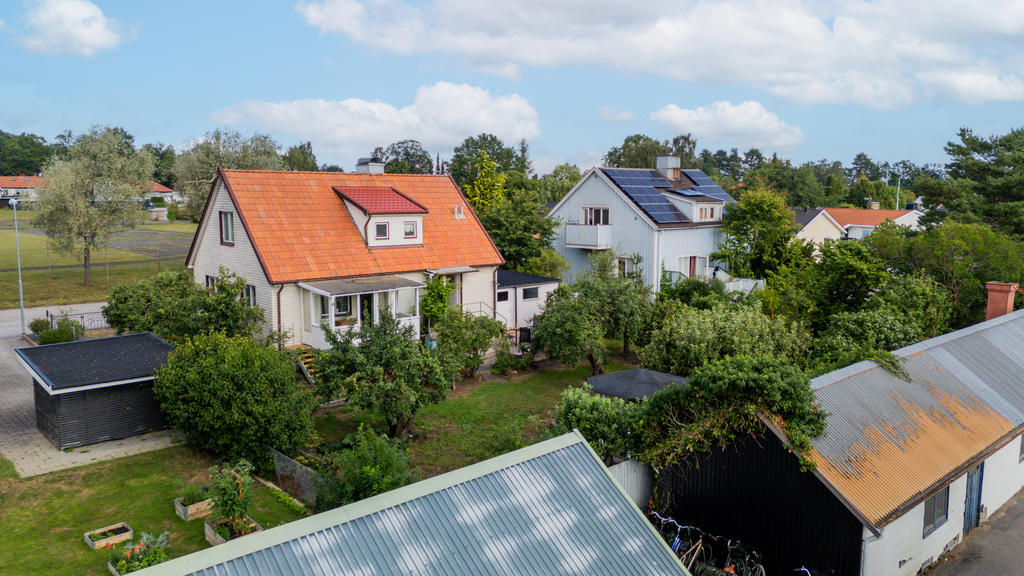 Vy trädgårdsbaksida