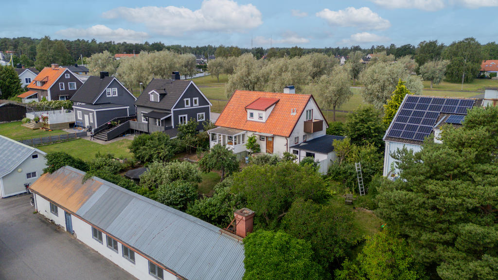 Vy trädgårdsbaksida