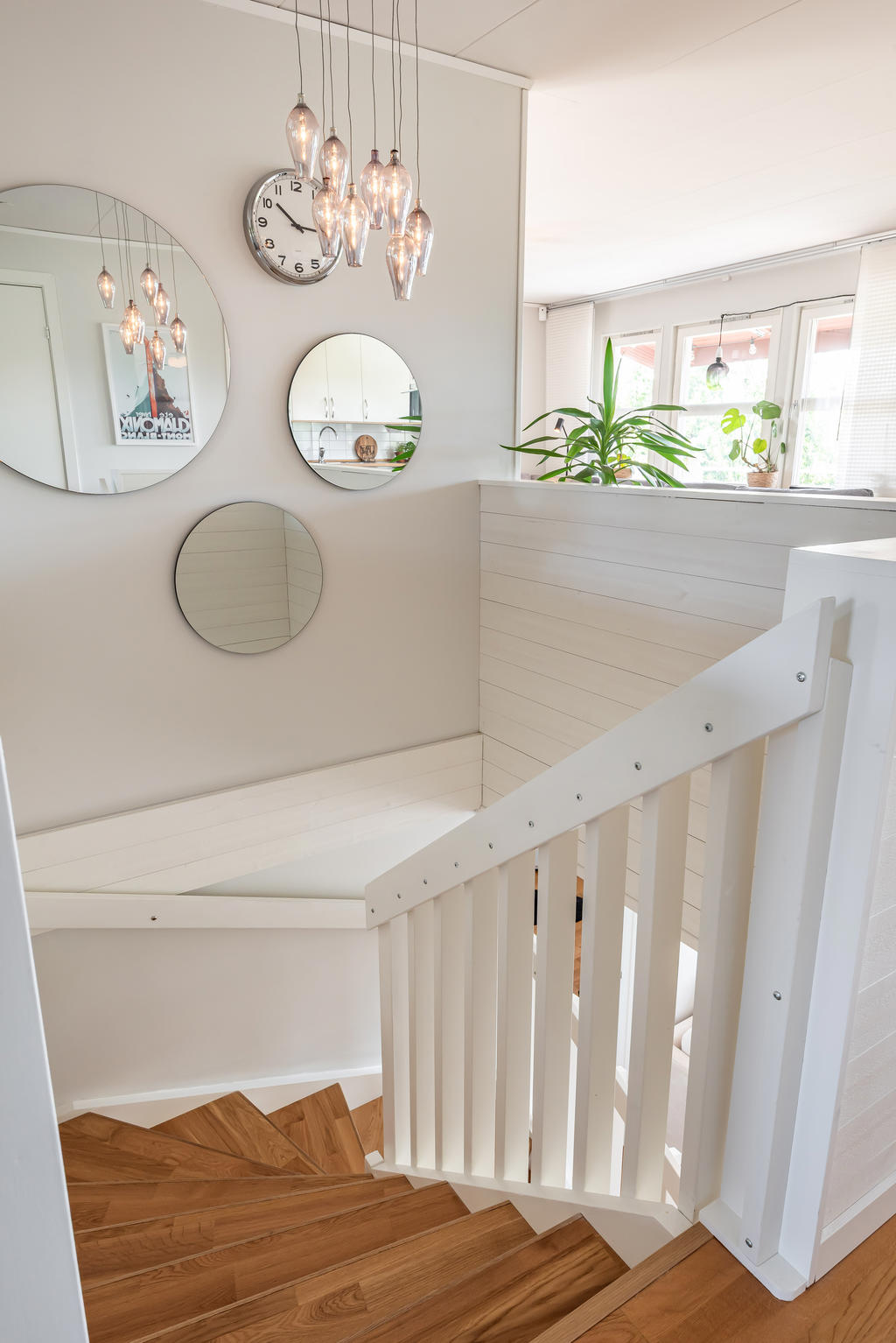 Trappa till nedre plan.