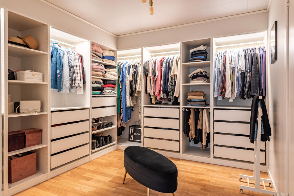En lyxig walk-in closet!