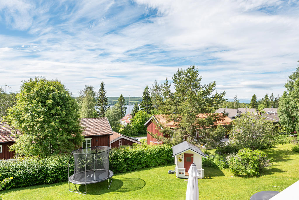 Utsikt från balkongen.