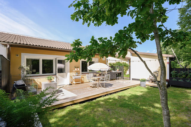 Välkomnande och härlig altan 