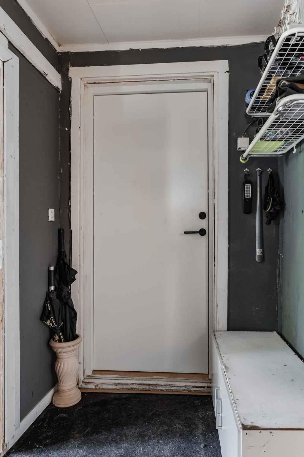 Hall med praktisk kappavhängning