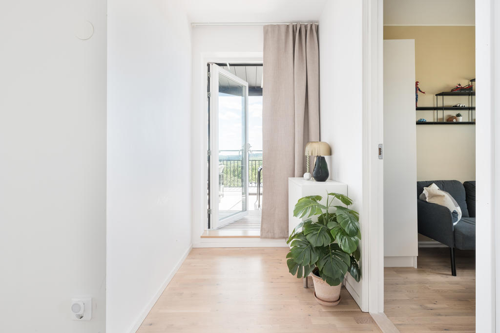 Hall med utgång till takterass (övervåning)