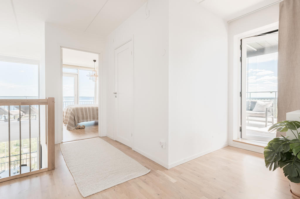 Hall med utgång till takterass (övervåning)