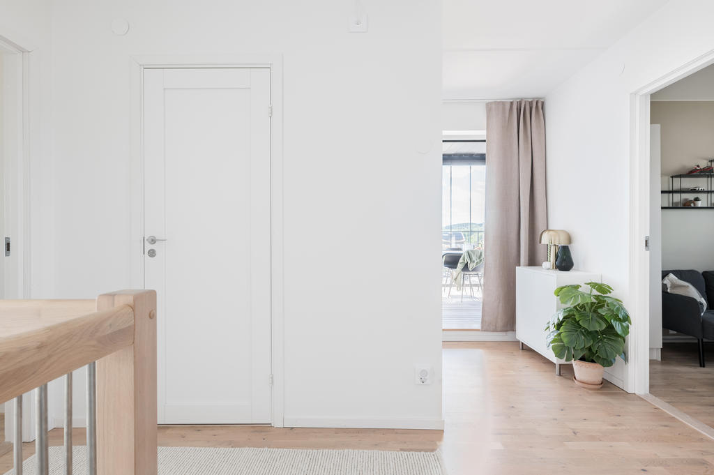 Hall med utgång till takterass (övervåning)